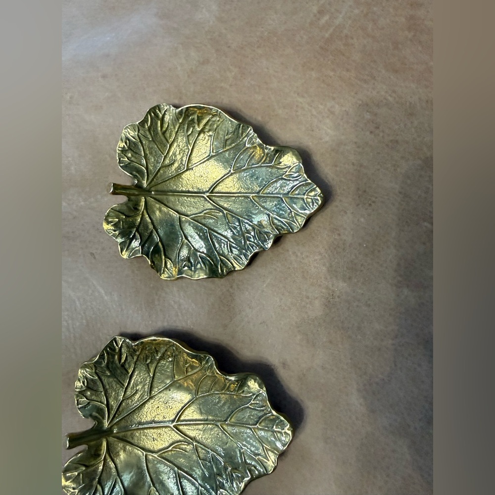 Vintage Solid Brass Rhubarb Leaf TRINKET DISH TRAY Made In Taiwan - Picture 3 of 7